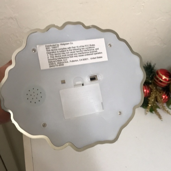 Happy Holidays Light-Up Scene - Picture 7 of 11